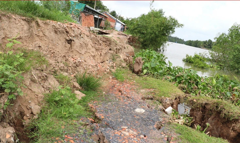 Trà Vinh công bố tình huống khẩn cấp sự cố sạt lở bờ sông tại huyện Cầu Ngang